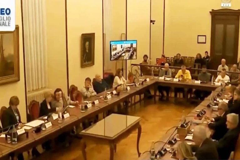 Dibattito acceso sul bilancio comunale: maggioranza divisa