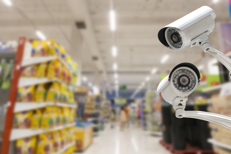 Furti seriali nei supermercati romani: arrestata una banda